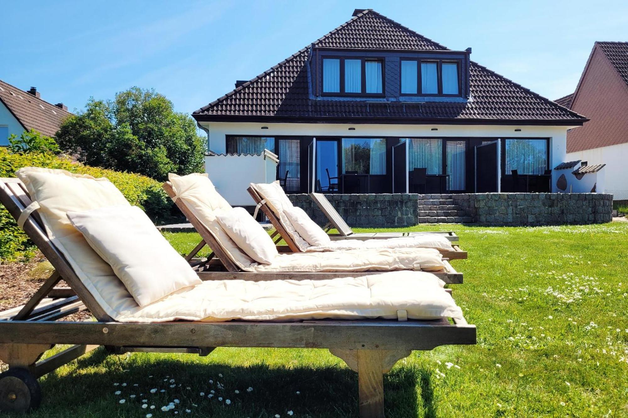 Strandnahe & Hochwertige Ferienunterkunft, Mit Gartenzugang, Parkplatz Und Fahrradunterstellplatz Scharbeutz Bagian luar foto