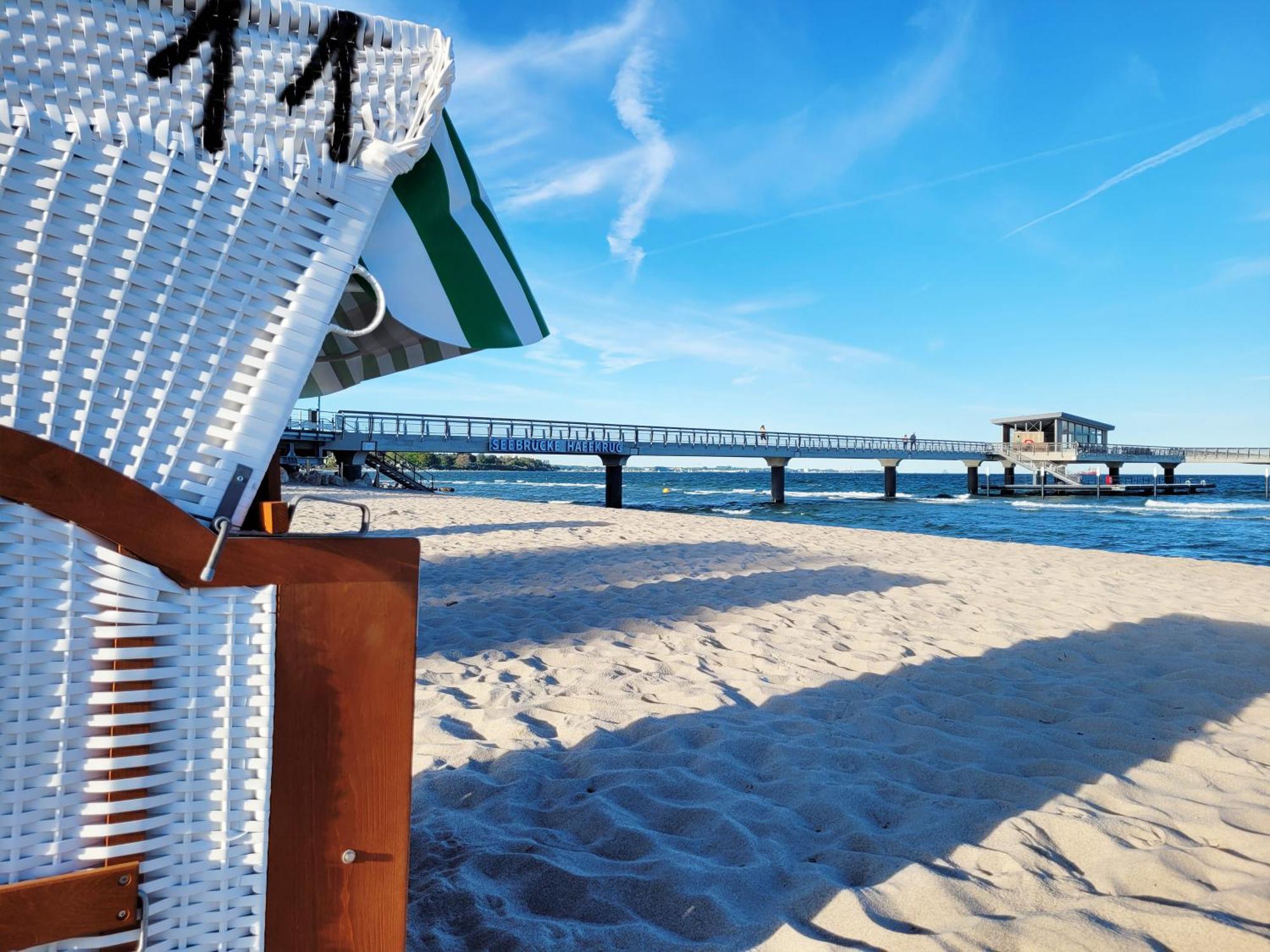 Strandnahe & Hochwertige Ferienunterkunft, Mit Gartenzugang, Parkplatz Und Fahrradunterstellplatz Scharbeutz Bagian luar foto
